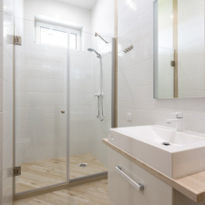 Pivot and Hinged Shower Doors: What is the Difference?