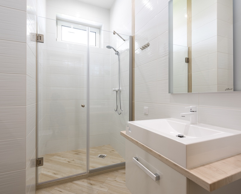 Here are six types of shower doors for renovating the bathroom