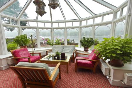 Why Should You Opt for Glass Tabletops