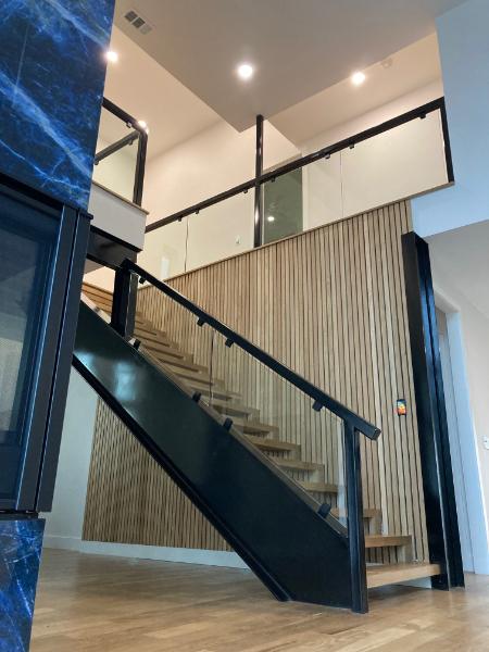 Choosing the Right Glass Staircase for Your Home